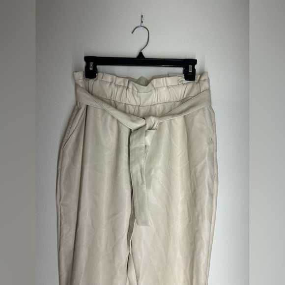 Bagatelle‎ Faux Leather Cream Pull On Paper Bag Pants Size Small - Picture 2 of 10